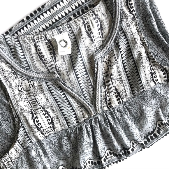 Like New Anthropologie Akemi + Kin Mixed Media Top - Picture 5 of 10